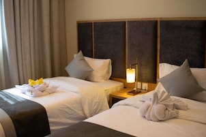 Cortinas blackout y sistema de insonorización 