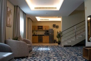 Villa, City View | Private kitchen | Fridge, microwave, stovetop, cookware/dishes/utensils