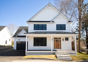 Exterior - Downtown Coastal Charm Cottage in Kennebunk (Kennebunk)