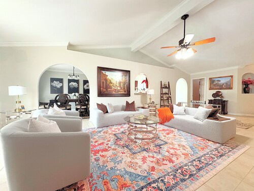 Spacious 3-Bedroom Home in Tranquil Jacksonville – Sleeps 10 Comfortably.
