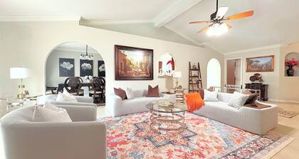 Spacious 3-Bedroom Home in Tranquil Jacksonville – Sleeps 10 Comfortably.