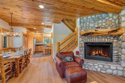 Cozy Log Cabin Condo with Fireplace & Hot Tub