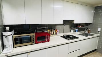 House 4-5 | Private kitchen | Microwave, rice cooker, freezer