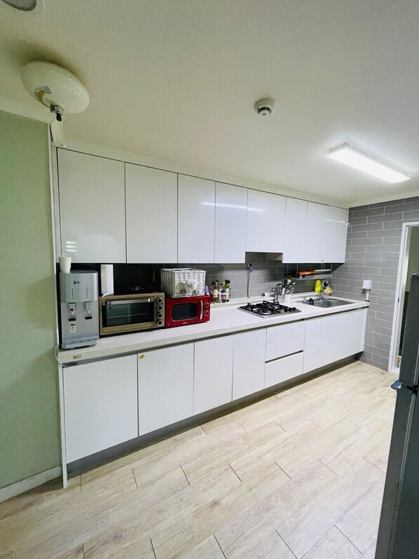 House 4-5 | Private kitchen | Microwave, rice cooker, freezer