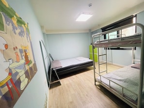 Basic Quadruple Room (22)