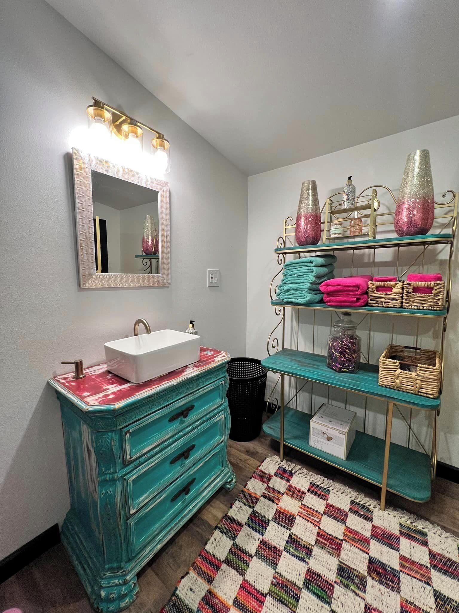 淋浴设施、毛巾、肥皂、卫生纸