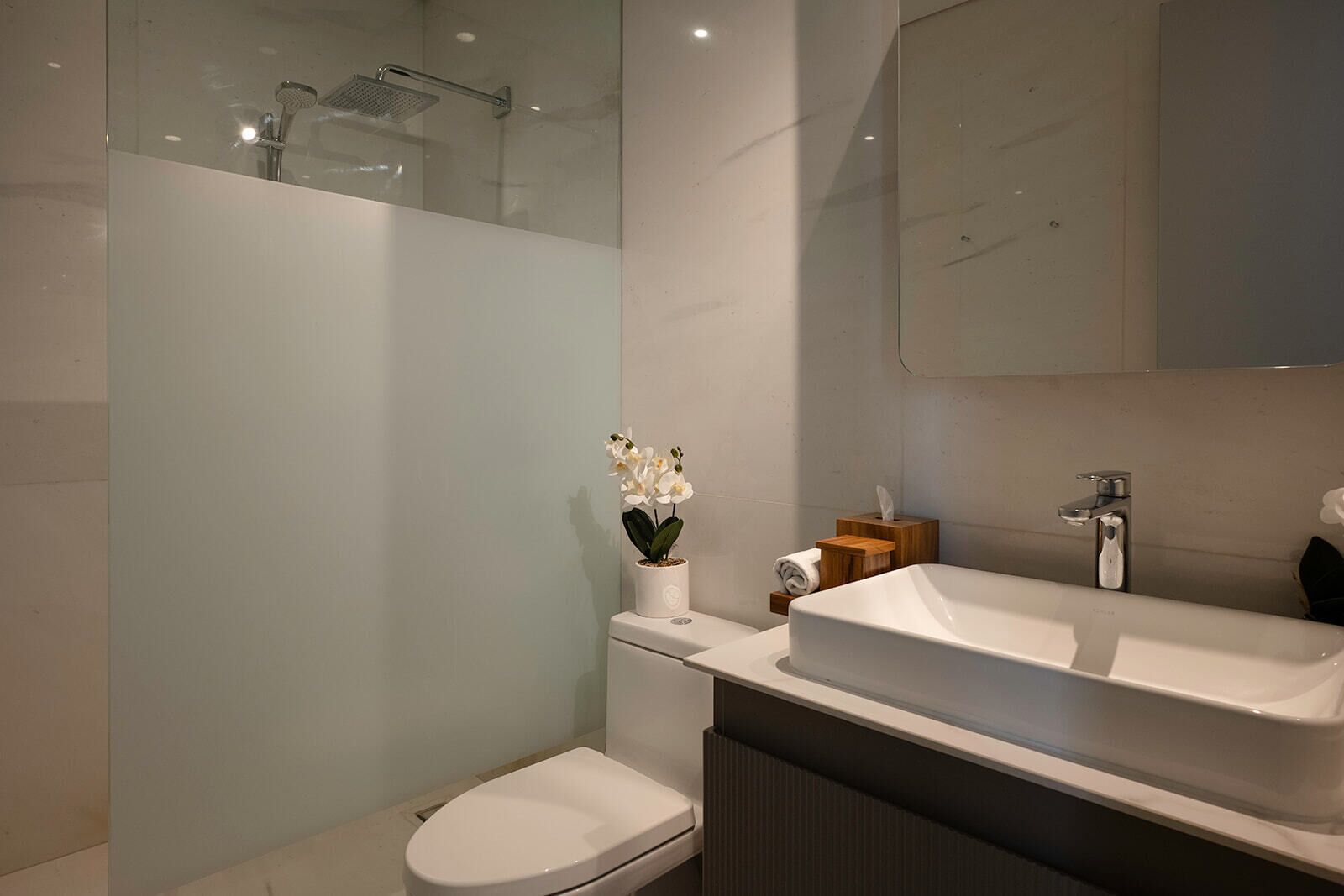 Family Apartment, 2 Bedrooms, Balcony, Courtyard View | Bathroom