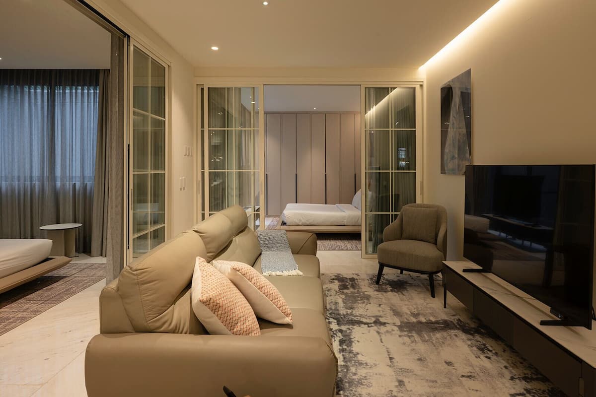 Departamento Grand, 3 habitaciones, balcón, vista al patio | Área de sala de estar