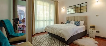 Charming 2-bedroom cottage in Karen  with WiFi , garden, free parking,, game