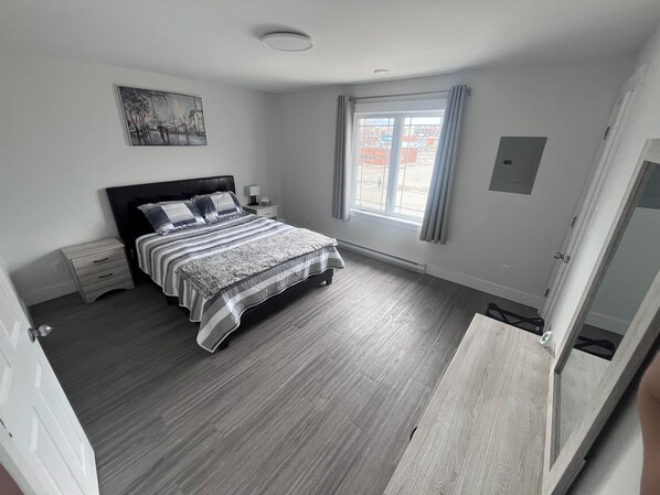 2 室のベッドルーム、アイロン / アイロン台、WiFi、ベッドシーツ