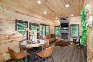 Dining - Smoky Ridge Hideaway: Views, Hot Tub, Game Room! (Sevierville)