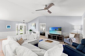 Televisor intel·ligent i taula de tennis de taula 