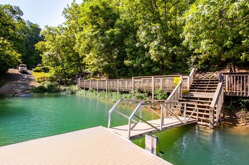 Mountaintop RnR | Hot Tub, Roku TVs & Fireplace!