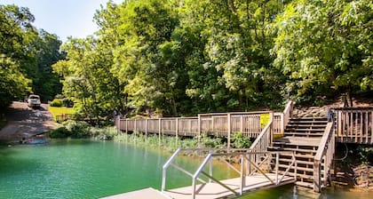 Mountaintop RnR | Hot Tub, Roku TVs & Fireplace!