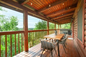 Outdoor dining - Mountaintop RnR | Hot Tub, Roku TVs & Fireplace! (Sevierville)