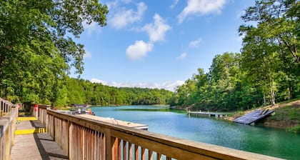 Mountaintop RnR | Hot Tub, Roku TVs & Fireplace!