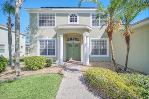 Exterior - Relaxing 5 Bed Home with Pool and Spa-458BD (Davenport)