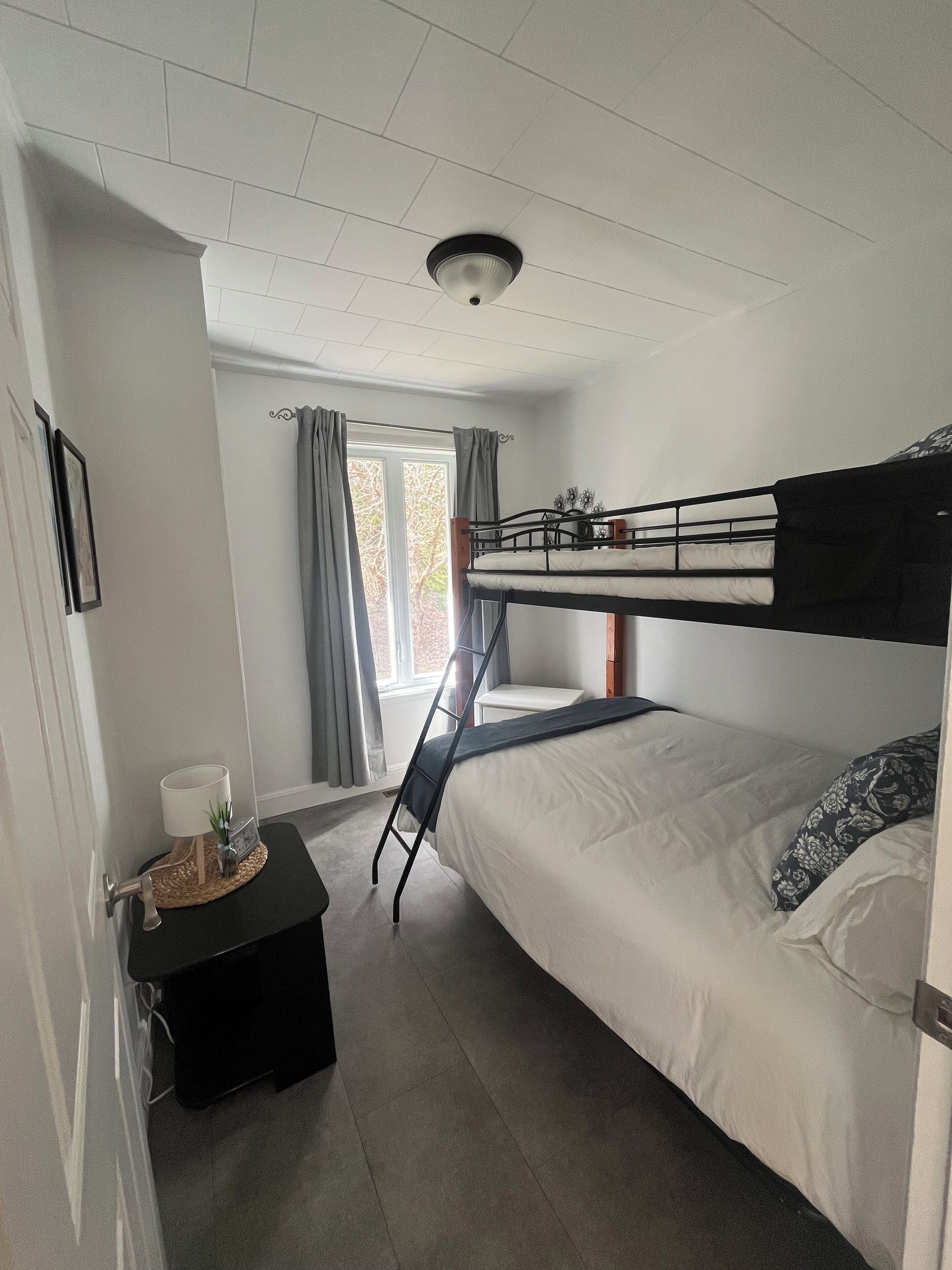 2 chambres, fer et planche à repasser, Wi-Fi gratuit, draps fournis