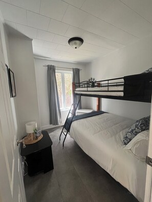 2 chambres, fer et planche à repasser, Wi-Fi gratuit, draps fournis