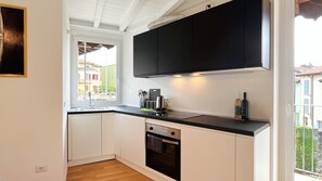 Kylskåp, mikrovågsugn, ugn och diskmaskin