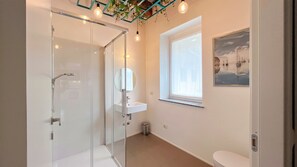 Doccia, asciugacapelli, asciugamani