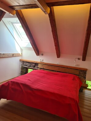 2 soverom, strykejern/-brett, reiseseng for barn og wi-fi