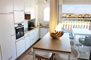Private kitchen - Apartment Standing T4 Sea view - 3 bedrooms 6/7p (Saint-Cyprien)