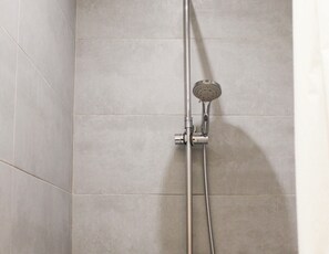 Shower, hair dryer, towels - Cozy studio - Center of Paris (Paris)