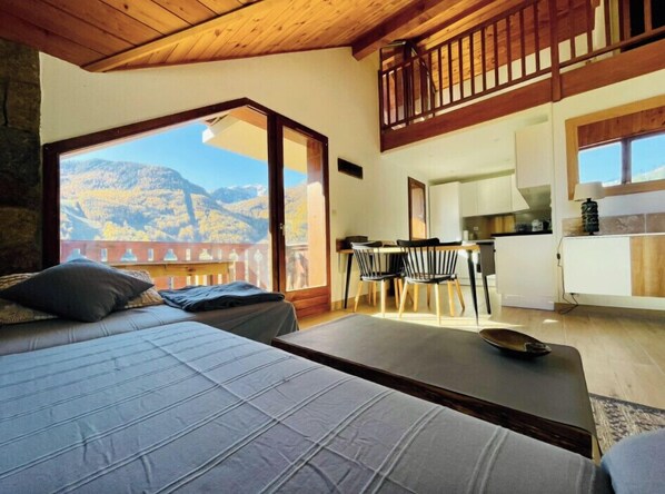 3 bedrooms, iron/ironing board, WiFi