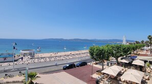 Una playa cerca
