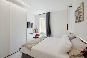 1 bedroom, desk, free WiFi, bed sheets