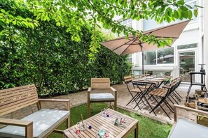 تناول الطعام بالخارج