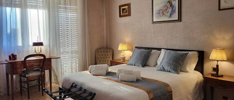 2 chambres, fer et planche à repasser, Wi-Fi gratuit, draps fournis