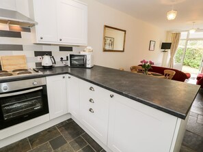 Cookware/dishes/utensils - 3 Riverside Bungalows (Llanbedr)