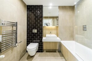 淋浴/盆浴组合、深泡浴缸、毛巾