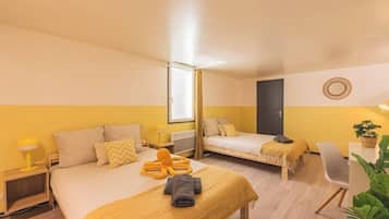 3 quartos, ferros/tåbuas de passar roupa, berço de viagem