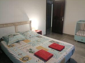 5 dormitorios, tabla de planchar con plancha, wifi y ropa de cama