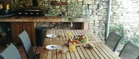Outdoor dining
