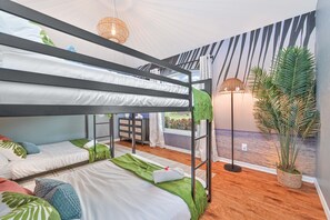 4 bedrooms, iron/ironing board, travel crib, free WiFi