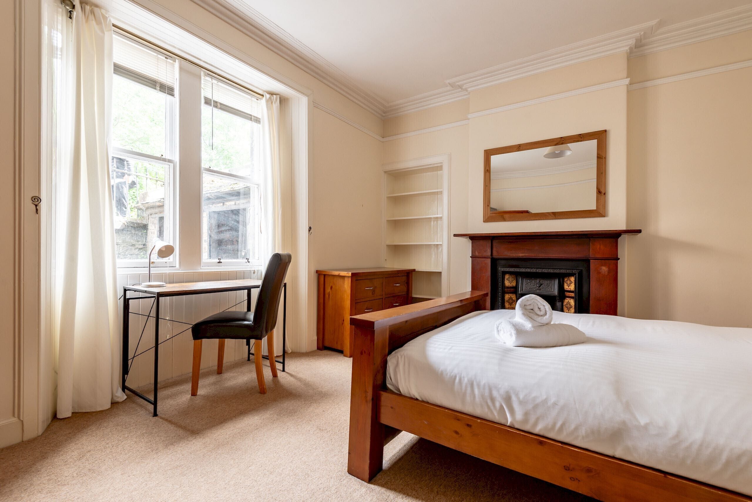2 bedrooms, desk, iron/ironing board, free WiFi