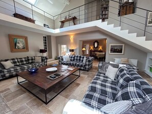 Smart TV, fireplace, DVD player, books - Luxury historic residence, fully renovated, promotion in October/November 2025 (Cizay-la-Madeleine)