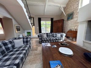 Smart TV, fireplace, DVD player, books - Luxury historic residence, fully renovated, promotion in October/November 2025 (Cizay-la-Madeleine)