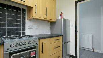 Fridge, oven, cookware/dishes/utensils, dining tables