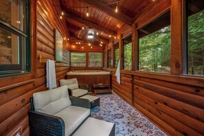Interior - 15+ Luxury log cabin w/ Hot Tub & Pool in Sevierville, minutes from Pigeon Forge (Sevierville)
