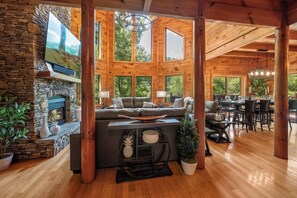 تلفزيون ذكي، مدفأة، كرة قدم الطاولة، شاشة كمبيوتر