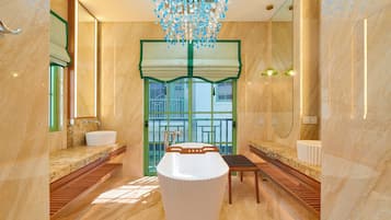 Standard Apartment, 4 Bedrooms, Balcony, Sea View | Bathroom | Free toiletries, hair dryer, slippers, towels