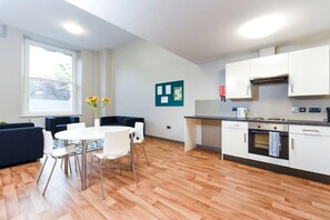 Shared kitchen - John Bell House in Belfast (Belfast)