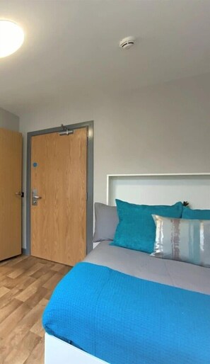 Single Room, Non Smoking | Blackout drapes, iron/ironing board, free WiFi - John Bell House in Belfast (Belfast)