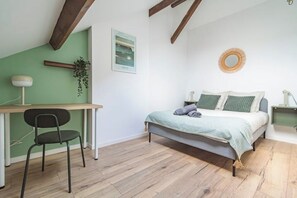 4 bedrooms, iron/ironing board, travel crib, free WiFi