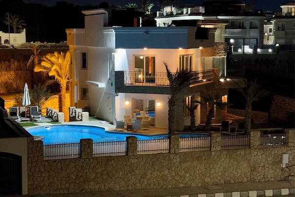 This shows the size of VillaSharm. With 6000 feet of living space.